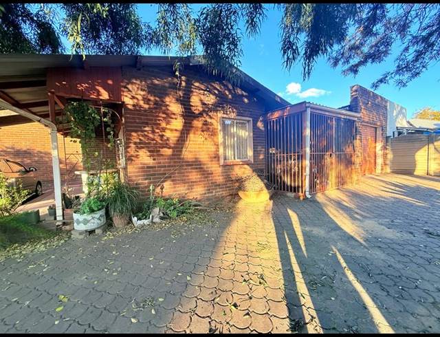 3 BEDROOM HOUSE FOR SALE IN VANDERBIJLPARK CW 5